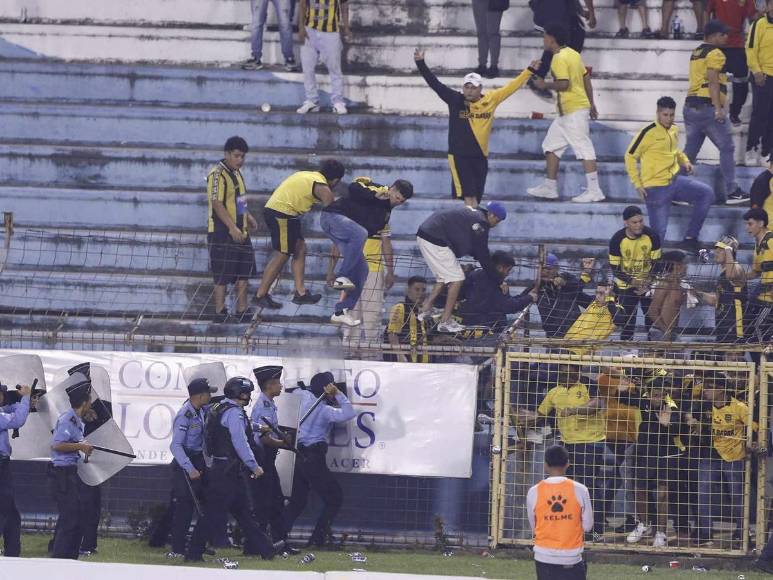 ¡Nada ha cambiado! Relajo de barra de Real España tras clásico
