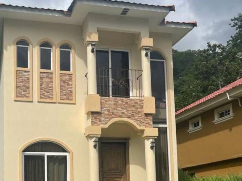 Viviendas, empresa textil y talleres: los bienes incautados a presunto narco en Cortés