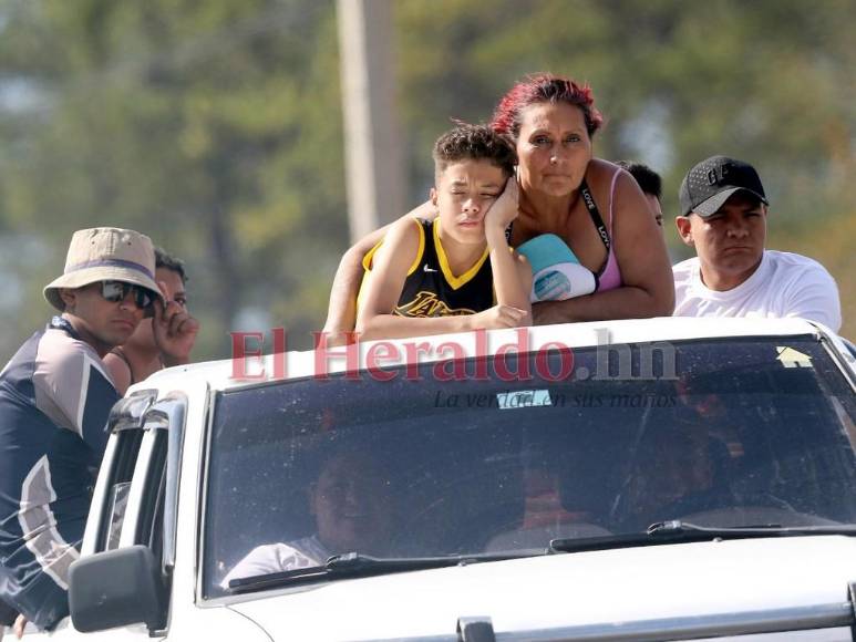 Con luto, en medio de accidentes y bajo el sol, veraneantes retornan a la capital (FOTOS)