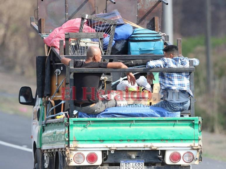 Con luto, en medio de accidentes y bajo el sol, veraneantes retornan a la capital (FOTOS)