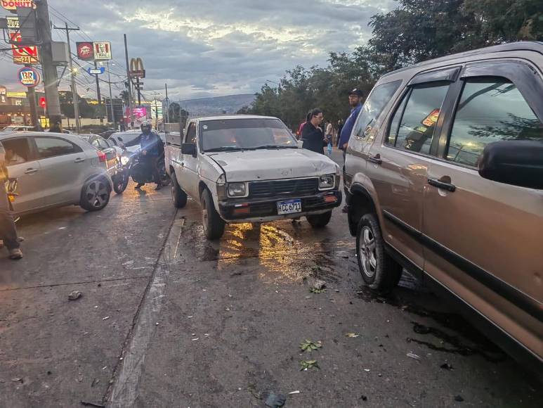 Fotos de la múltiple colisión en el bulevar Suyapa de la capital