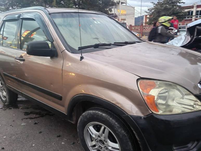 Fotos de la múltiple colisión en el bulevar Suyapa de la capital