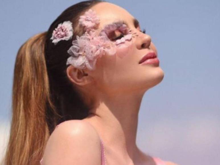 “Santa de los amores”: Belinda reacciona a los tatuajes de sus ex y revela qué perfume usa