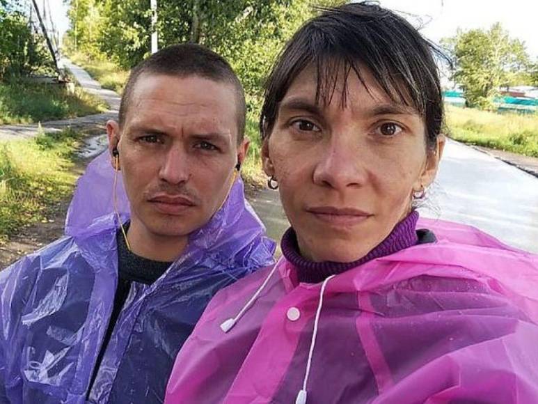 Se enamoró de un preso y la mató a golpes el día que se casaron: la historia de Oksana y su amor por un femicida en Rusia