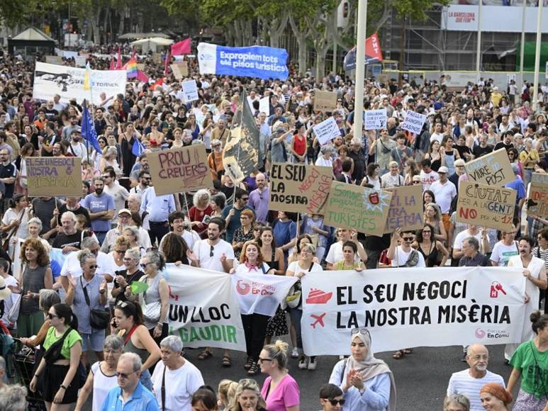 Barcelona protesta contra el turismo masivo: “Hace invivible la ciudad”