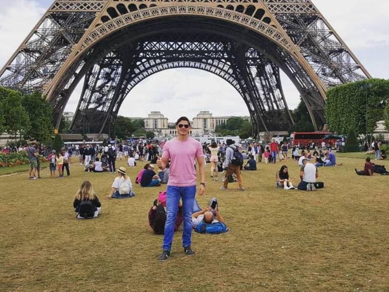 Amante de los viajes y el buen vestir: así es la vida de Rashid Mejía Giannini