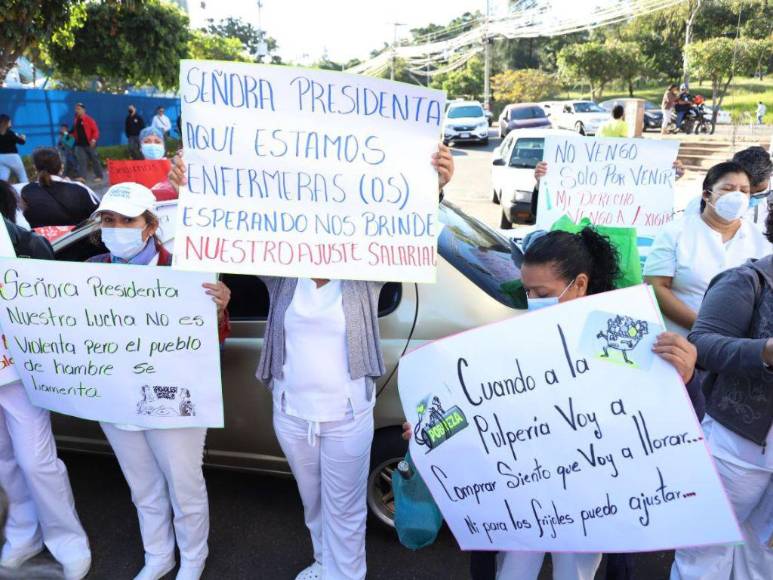 Las imágenes que dejó la protesta del personal de salud en el CCG para exigir reajuste salarial