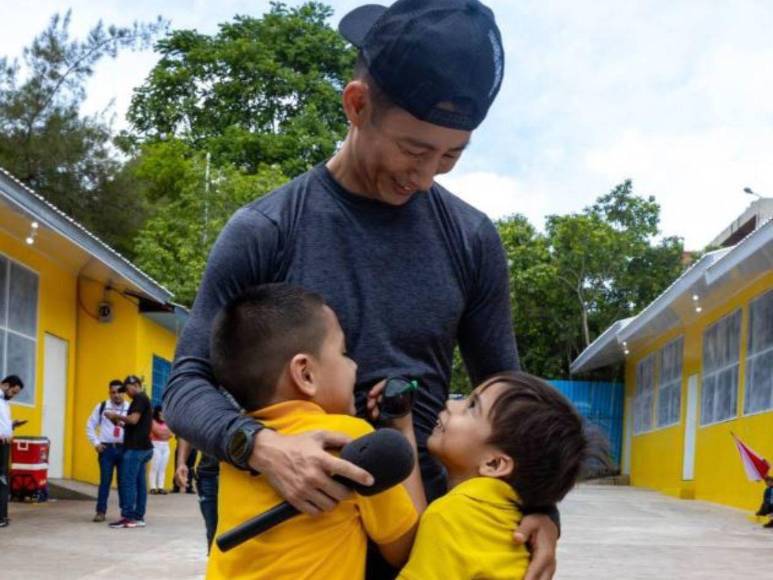 Antes y después de la Escuela Experimental de la UNAH reconstruida por Shin Fujiyama