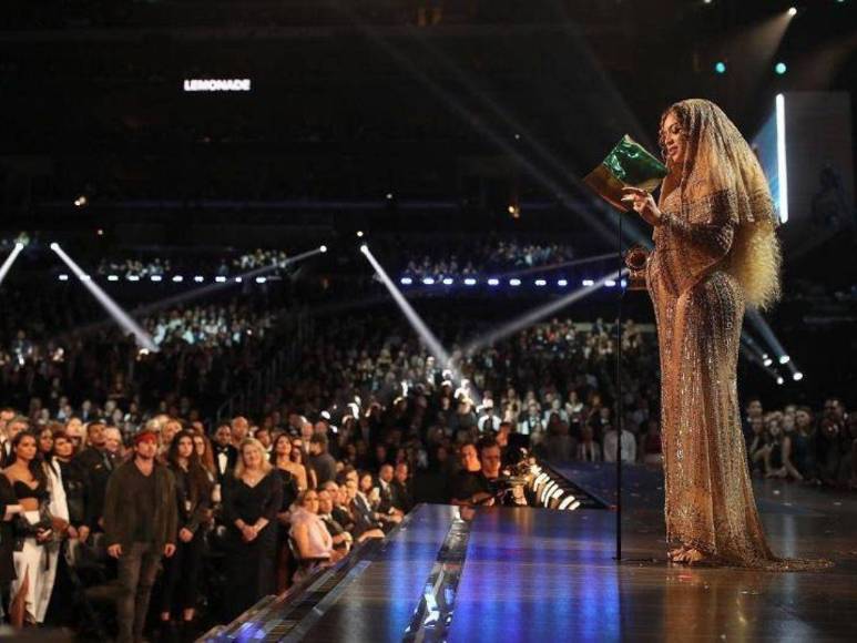 Los looks más icónicos en la historia de los Grammy