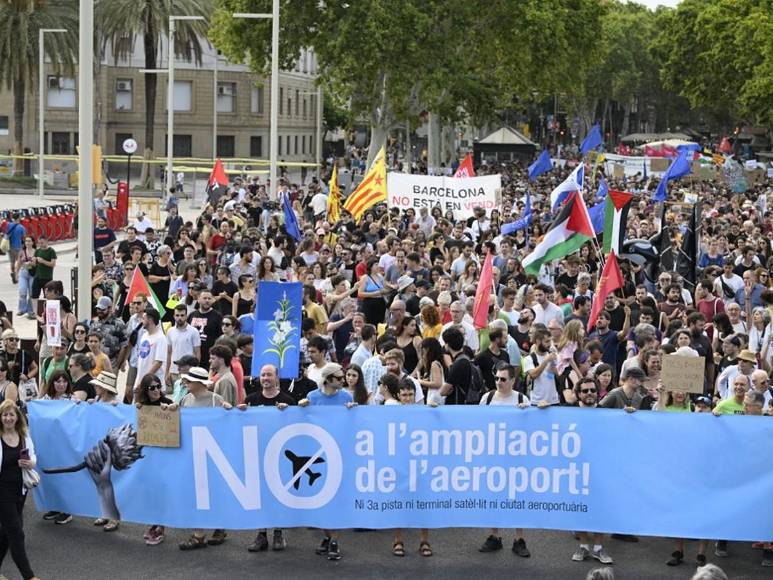 Barcelona protesta contra el turismo masivo: “Hace invivible la ciudad”