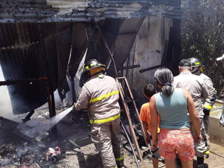 Intentaron protegerse bajo una mesa: los detalles de la muerte de dos niñas en incendio en San Pedro Sula