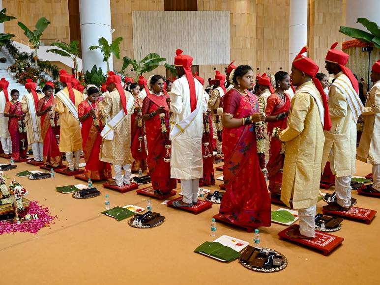 Familia más rica de Asia organiza bodas masivas antes del millonario enlace de su hijo