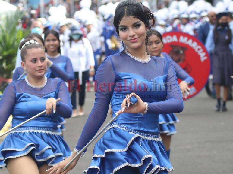 Angie Castellanos, la bella palillona que deslumbró con su precioso rostro en los desfiles