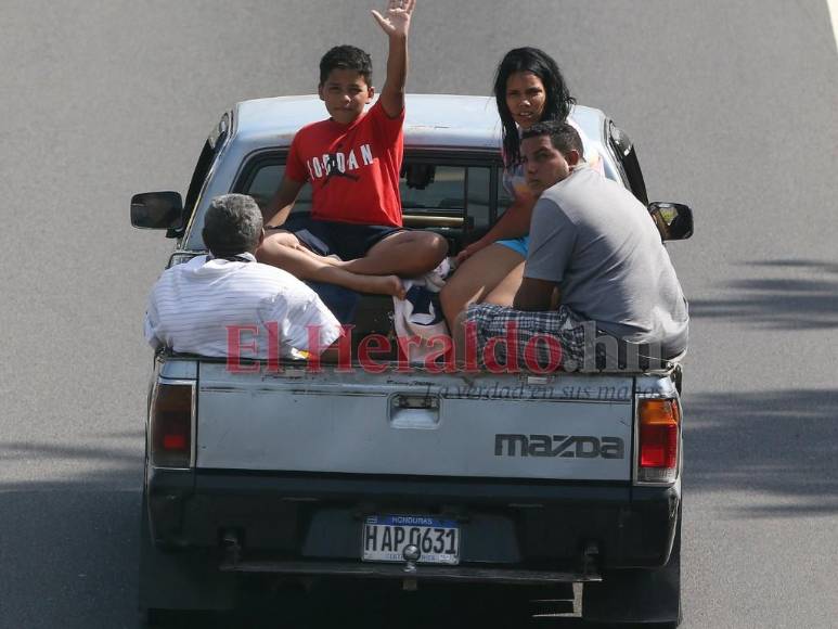 Con luto, en medio de accidentes y bajo el sol, veraneantes retornan a la capital (FOTOS)
