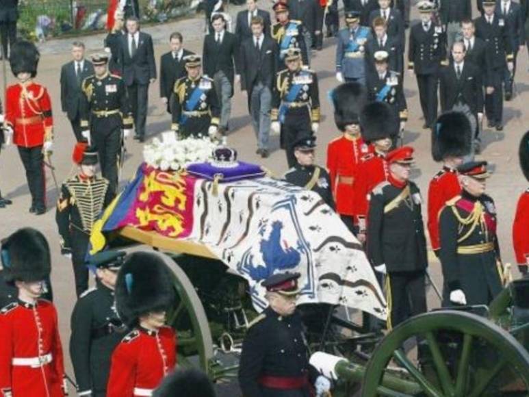 Entre recogimiento y fervor, los grandes funerales reales en el Reino Unido