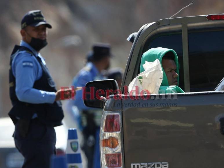 Con luto, en medio de accidentes y bajo el sol, veraneantes retornan a la capital (FOTOS)