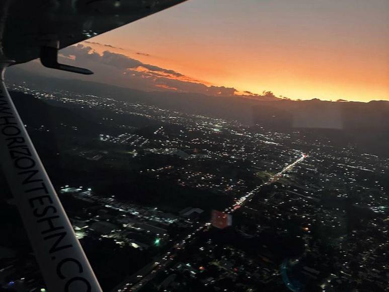 Jennifer Aplícano sorprende al pilotar una aeronave por primera vez