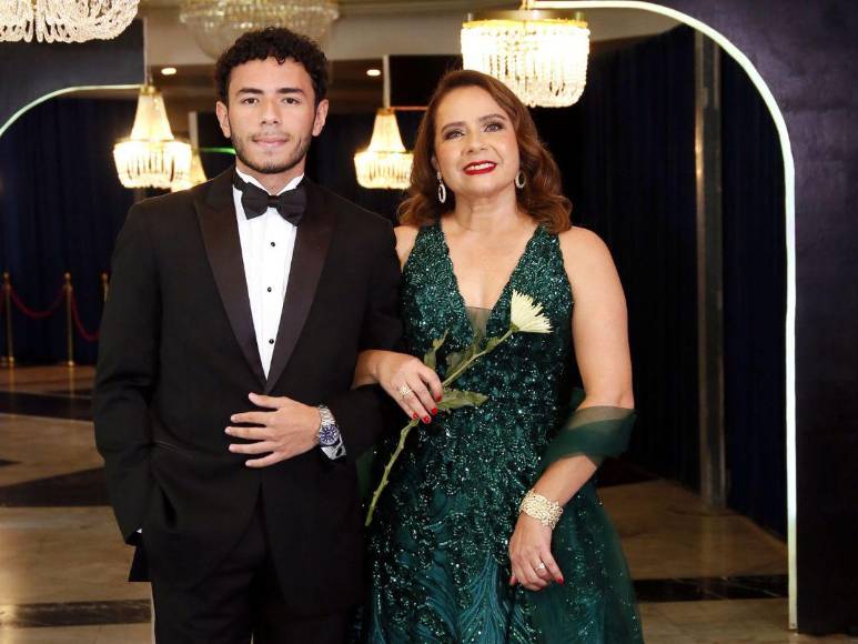 Prom Night 2024 de DelCampo School, aúna júbilo y sobriedad