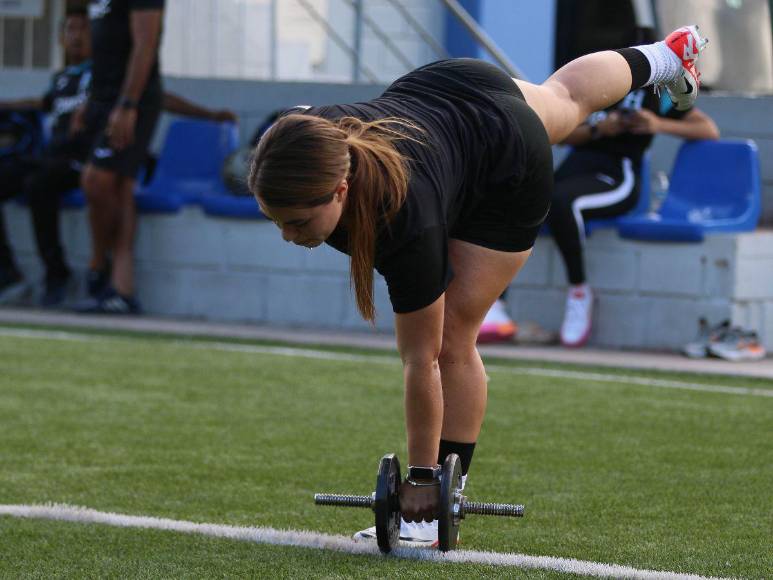 Madre de mellizos, estudiante universitaria y goleadora de la H y el Olimpia: así es la talentosa futbolista Linda Moncada