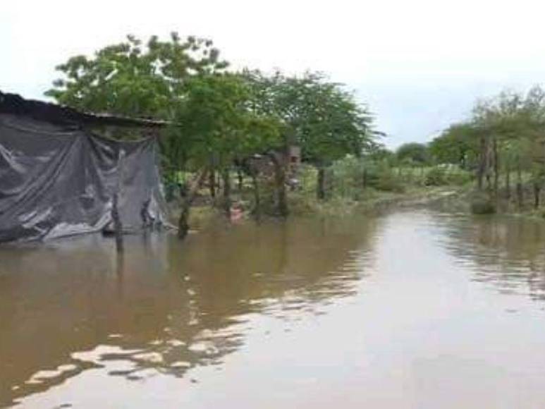 Comunidades incomunicadas, pérdidas y evacuaciones: el saldo de las lluvias en Honduras