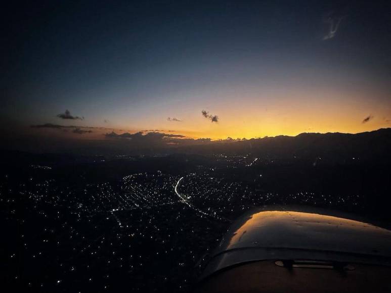 Jennifer Aplícano sorprende al pilotar una aeronave por primera vez