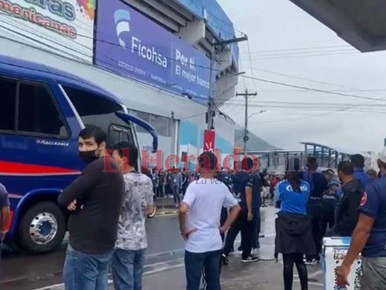 ¡Muestra de fidelidad! Afición de Motagua abarrota el Nacional pese a lluvias y una alerta amarilla
