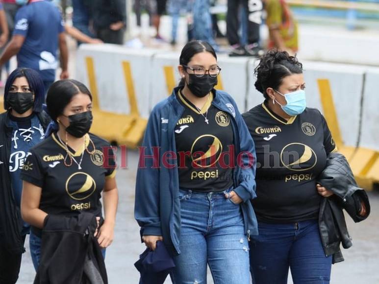 ¡Muestra de fidelidad! Afición de Motagua abarrota el Nacional pese a lluvias y una alerta amarilla