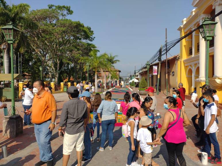 Comayagua viste de arte el Viernes Santo con las alfombras de aserrín (Fotos)