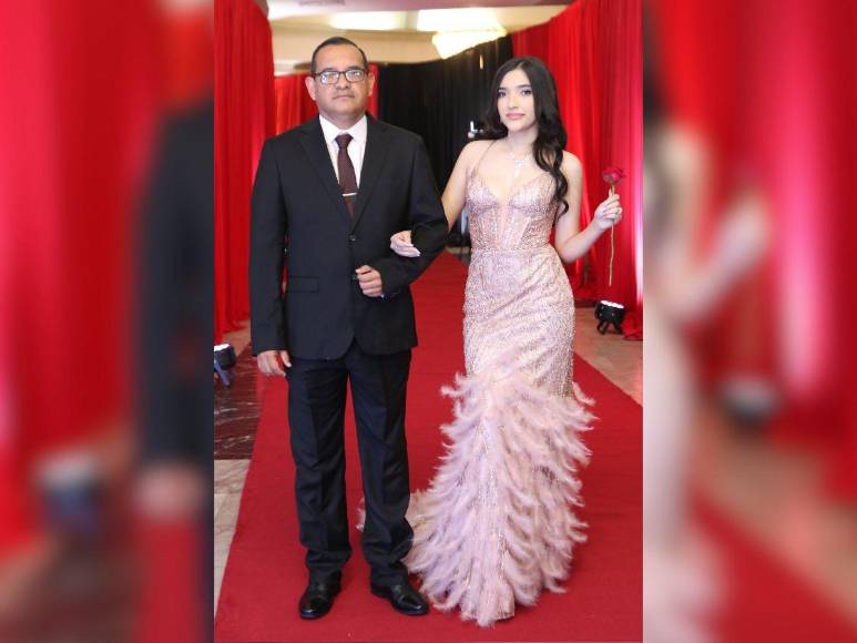 Prom 2024 de la England School, una velada investida de elegancia