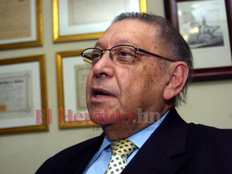 Destacado político, diplomático y analista: La trayectoria de Enrique Ortez Colindres