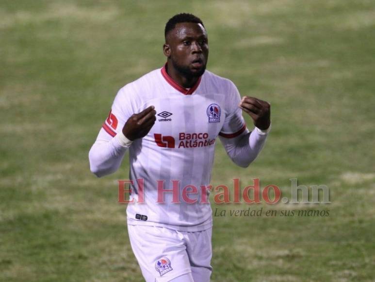Zafarrancho, polémica y un emotivo saludo: Las imágenes que dejó el Motagua-Olimpia