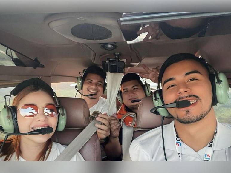 Jennifer Aplícano sorprende al pilotar una aeronave por primera vez