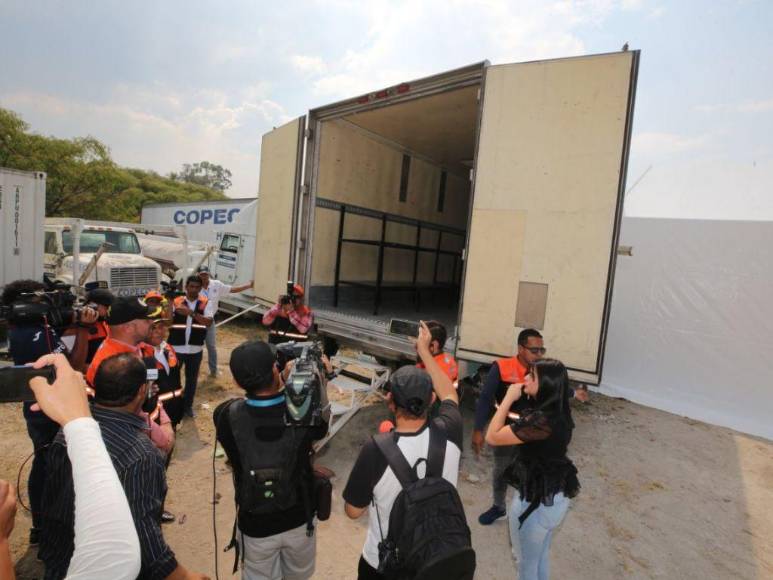 Así es por dentro la morgue móvil instalada en la capital; ya trasladaron primer cuerpo