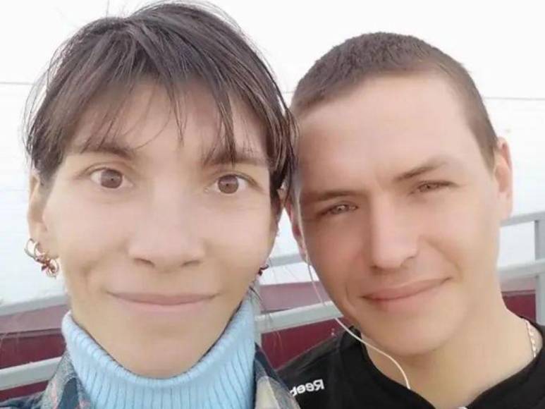 Se enamoró de un preso y la mató a golpes el día que se casaron: la historia de Oksana y su amor por un femicida en Rusia