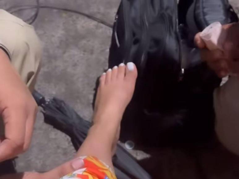 Alejandra Rubio se lesiona el pie en Carnaval de La Ceiba al esquivar un caballo