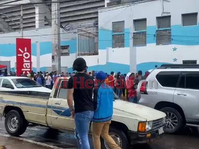 ¡Muestra de fidelidad! Afición de Motagua abarrota el Nacional pese a lluvias y una alerta amarilla