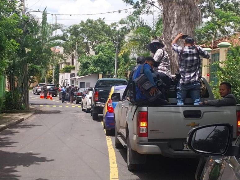 “¡Viva Juan Orlando!”, así llegan personas a la casa de Ana García tras sentencia de JOH