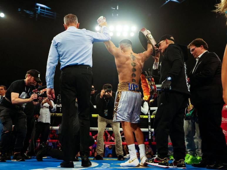 Los mejores momentos de la pelea de Teófimo López contra Steve Claggett