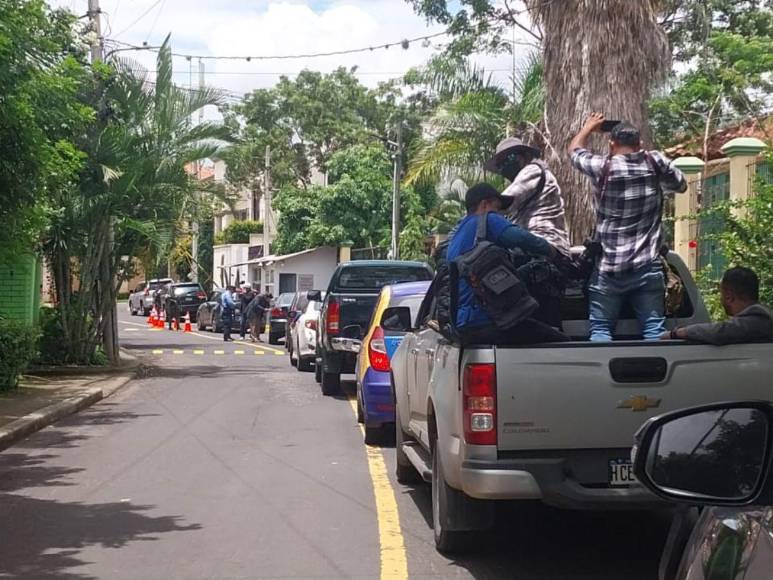 “¡Viva Juan Orlando!”, así llegan personas a la casa de Ana García tras sentencia de JOH