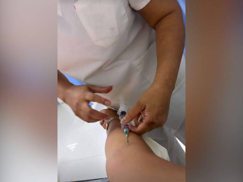 Alejandra Rubio se lesiona el pie en Carnaval de La Ceiba al esquivar un caballo