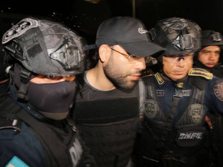 Bajo resguardo policial: así fue la primera audiencia de Gilbert Reyes en Honduras