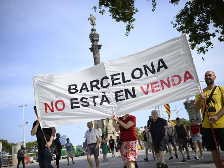 Barcelona protesta contra el turismo masivo: “Hace invivible la ciudad”