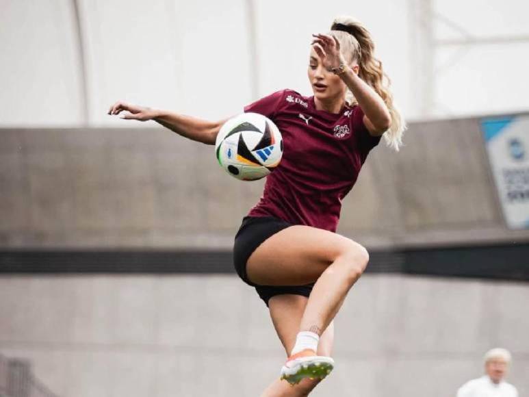 Increíble: Jugador cambiará de club y pide que también fichen a su novia futbolista