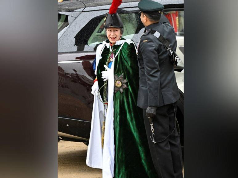 Sin coronas y colores pasteles: los mejores looks de la coronación de Carlos III