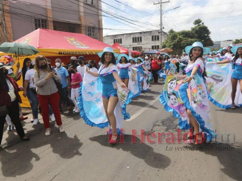 Color, cultura y creatividad: Los mejores trajes típicos de los desfiles patrios (Fotos)