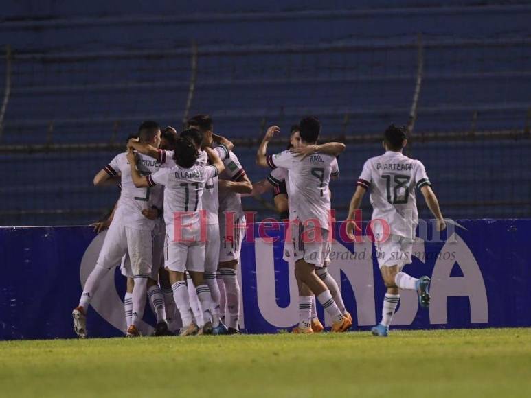 Tristeza catracha y celebración azteca: Las imágenes del triunfo de México ante Honduras