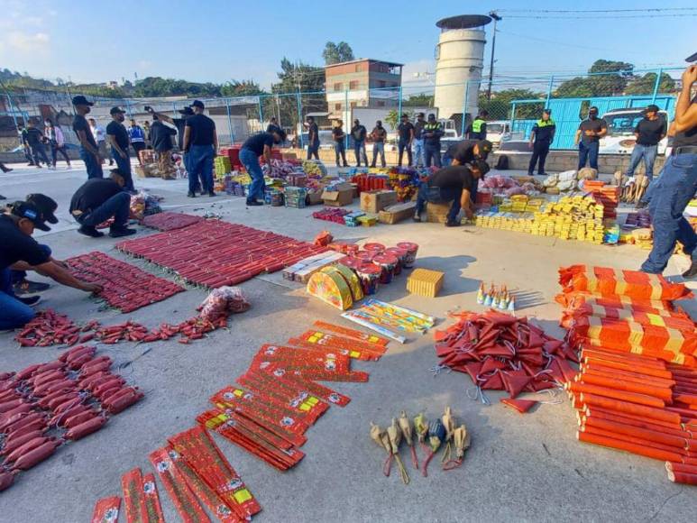 Decomisan fuerte cargamento de pólvora en mercados de Comayagüela