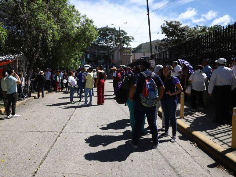 Maestros jubilados exigen, ante la CSJ, el pago de 60 rentas en vida