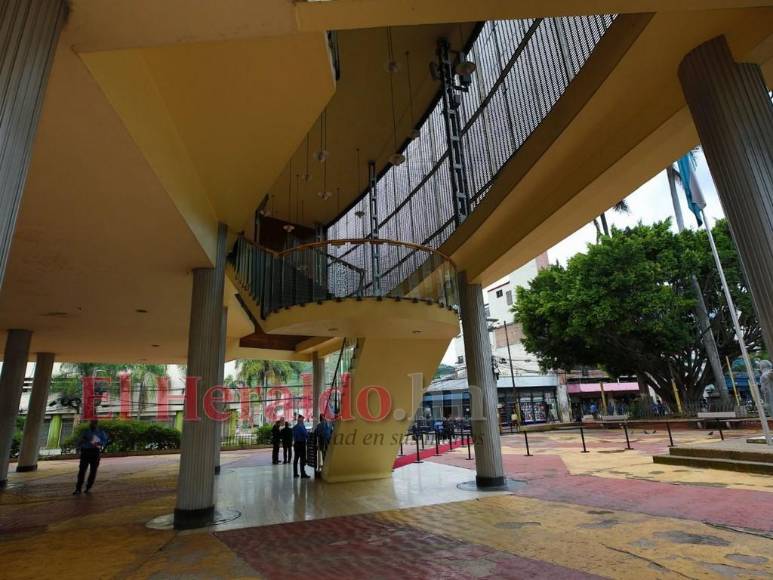 FOTOS: Con ausencia de bancadas presentaron “Informe de los 100 días” de gestión del Congreso Nacional
