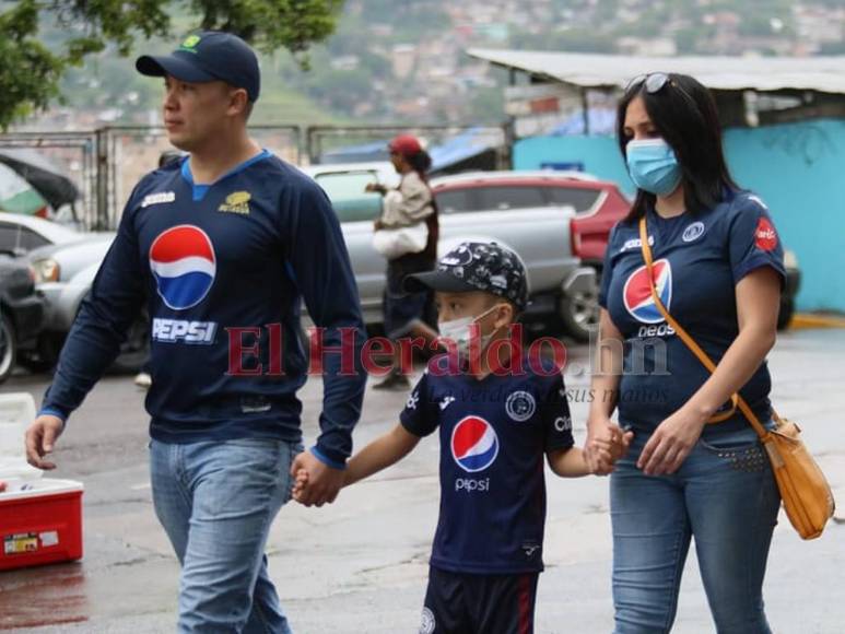 ¡Muestra de fidelidad! Afición de Motagua abarrota el Nacional pese a lluvias y una alerta amarilla